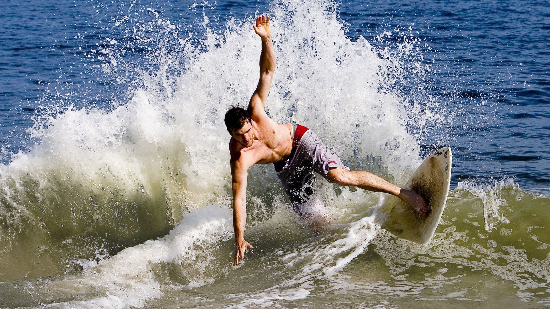 kaiyun app-国际运动更新:女子比赛中的惊险一幕!,国外女子比赛